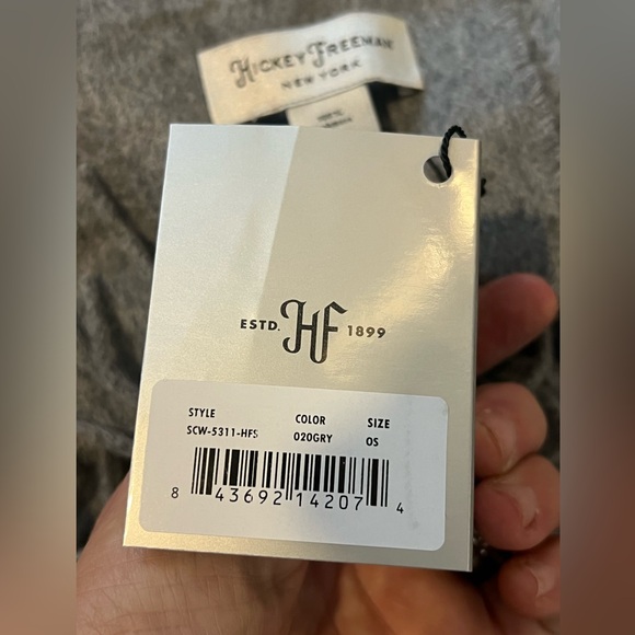 HICKEY FREEMAN 100% cashmere gray scarf. NWT - Picture 3 of 3